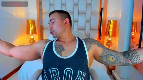 E L L I O T    V E L E Z online show from February 19, 8:41 pm