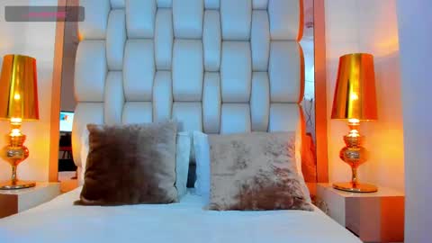 E L L I O T    V E L E Z online show from February 24, 8:58 pm