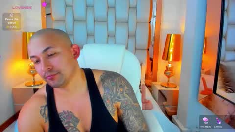 E L L I O T    V E L E Z online show from February 9, 8:35 pm