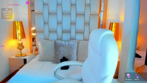 E L L I O T    V E L E Z online show from April 16, 8:31 pm