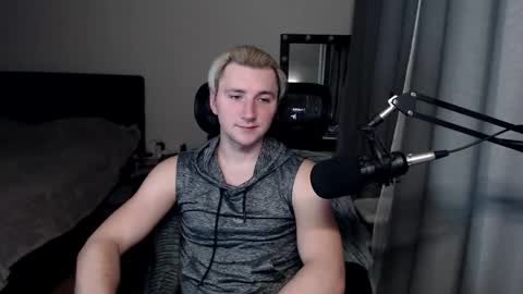 Snapshot of elvin_vaenight chatting on October 14, 12:28 am Elvin Vaenight online show from October 14, 12:28 am