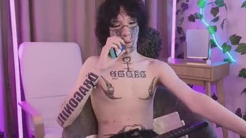 em0_b0y online show from February 12, 5:52 pm