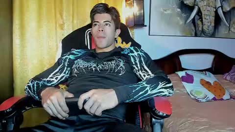 eman_wolf online show from May 3, 7:05 pm