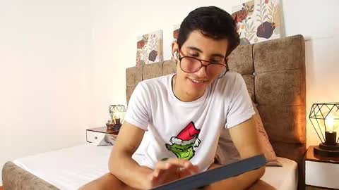 EmilioRiv   online show from February 15, 9:28 pm