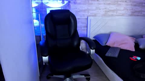 emir_ozan online show from January 31, 7:45 pm