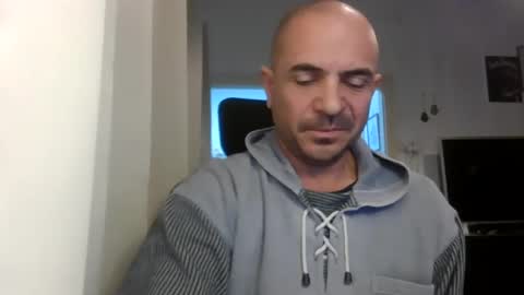 Ariel online show from February 22, 6:04 pm