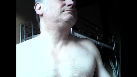 englishguysurrey online show from December 17, 2:22 pm