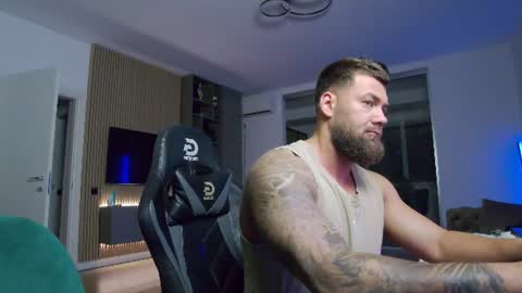 Erik online show from June 28, 8:48 pm