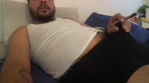 Snapshot of epicnutsz chatting on December 10, 8:27 pm epicstrokesz online show from December 10, 8:27 pm