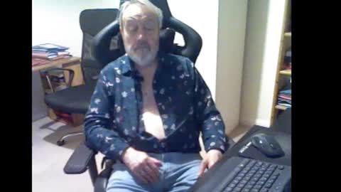 erasmus_d online show from November 23, 6:52 pm