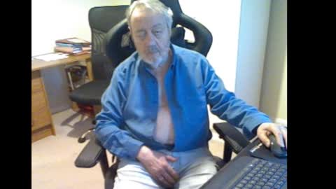 erasmus_d online show from March 9, 5:40 pm