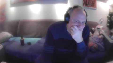 Snapshot of eric204 chatting on December 31, 6:02 pm Eric online show from December 31, 6:02 pm