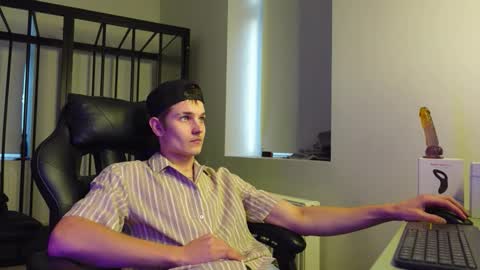 Snapshot of eric_poston chatting on October 10, 2:44 pm    online show from October 10, 2:44 pm
