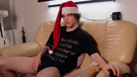 Snapshot of eric_poston chatting on December 6, 3:44 pm    online show from December 6, 3:44 pm