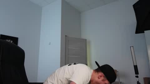 Snapshot of eric_poston chatting on September 17, 6:58 am    online show from September 17, 6:58 am