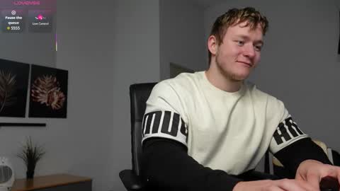 Snapshot of eric_poston chatting on September 30, 12:31 pm    online show from September 30, 12:31 pm