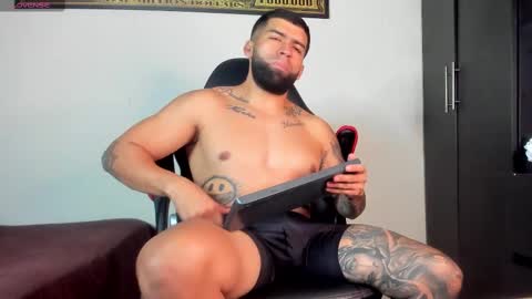 Snapshot of erick_blake_ chatting on October 21, 5:32 am my   online show from October 21, 5:32 am