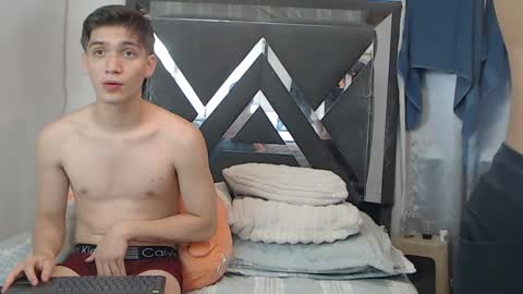 Snapshot of erick_de_rossee chatting on January 19, 10:39 pm erick_de_rossee online show from January 19, 10:39 pm