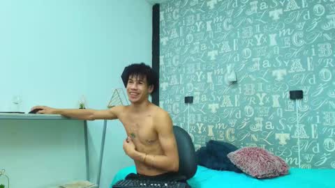 Snapshot of erick_zhimerman chatting on October 19, 5:01 am   online show from October 19, 5:01 am