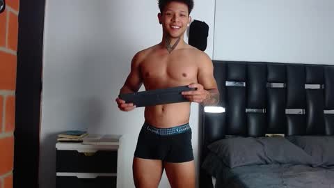 Snapshot of erosscott chatting on September 27, 5:44 pm Eros online show from September 27, 5:44 pm