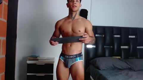 Snapshot of erosscott chatting on September 25, 4:50 pm Eros online show from September 25, 4:50 pm