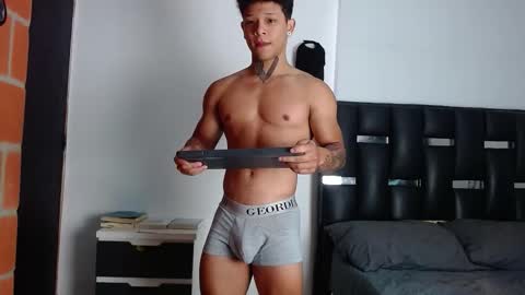 Snapshot of erosscott chatting on September 22, 1:32 pm Eros online show from September 22, 1:32 pm