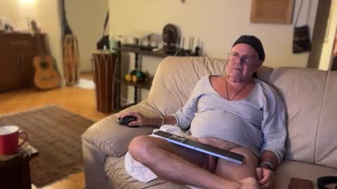 eros online show from September 25, 6:01 am