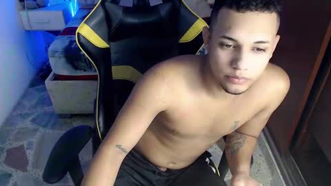 eskayler_ online show from September 12, 3:34 pm