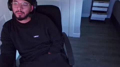 Esteban online show from October 25, 9:27 pm