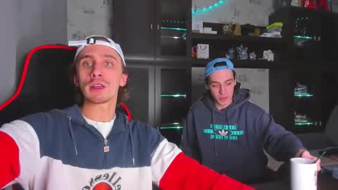 Snapshot of esthetics_boys chatting on November 1, 7:07 pm LOUIS online show from November 1, 7:07 pm