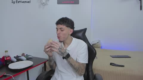 estivenvel online show from March 1, 12:32 am