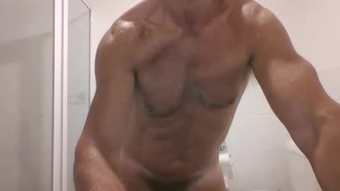 Snapshot of etextratestacle chatting on January 4, 7:02 pm ET online show from January 4, 7:02 pm