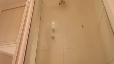 Snapshot of etextratestacle chatting on September 11, 6:40 pm ET online show from September 11, 6:40 pm