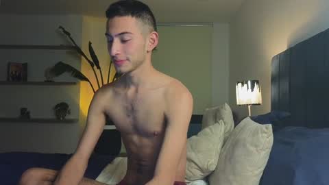 Snapshot of ethan_skiny_ chatting on December 11, 4:19 am Joan online show from December 11, 4:19 am