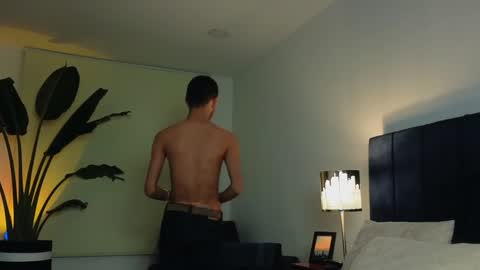 Snapshot of ethan_skiny_ chatting on December 21, 4:52 am Joan online show from December 21, 4:52 am