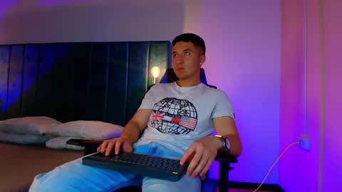 Snapshot of ethanconnor_ chatting on October 26, 2:35 am ethanconnor_ online show from October 26, 2:35 am