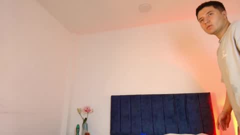 ethanconnor_ online show from February 3, 12:32 pm