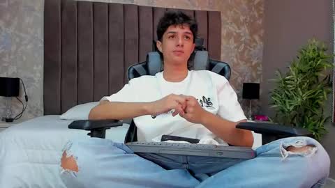 ethanlowell online show from November 5, 11:18 pm