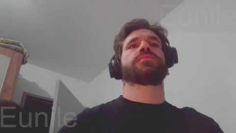 eunile online show from October 5, 5:39 pm