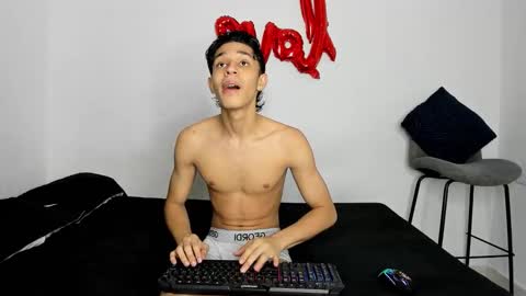 Snapshot of evans_collins24 chatting on September 17, 12:00 am Evans collins24 online show from September 17, 12:00 am