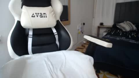 Evan online show from February 20, 6:35 pm