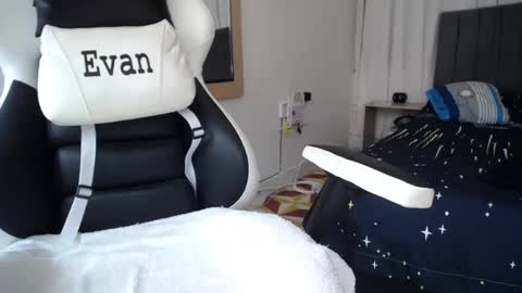 Evan online show from December 6, 6:39 pm