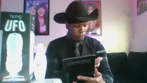 Snapshot of evanschris2048 chatting on March 1, 3:38 pm zayda foxxiity entertainment online show from March 1, 3:38 pm