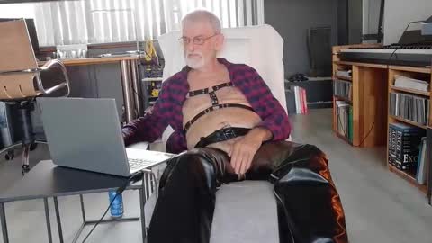 Snapshot of ewaldwillems99 chatting on October 26, 2:08 pm Naaktloper online show from October 26, 2:08 pm