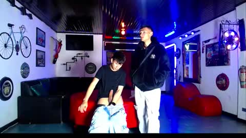 extrangers online show from March 22, 12:21 pm