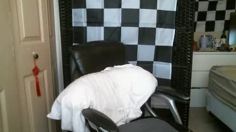 Snapshot of ezra_naamah chatting on January 21, 2:55 pm Ezra Naamah online show from January 21, 2:55 pm