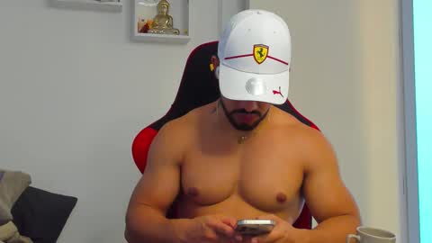 Ezzio Scolaro online show from September 10, 1:43 pm