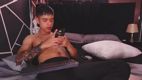 Snapshot of farid_jake_ chatting on January 6, 8:39 pm farid_jake_ online show from January 6, 8:39 pm