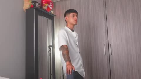farid_jake_ online show from May 21, 7:18 pm