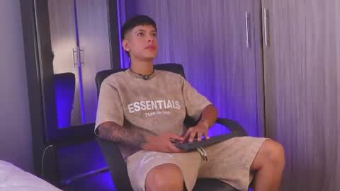 farid_jake_ online show from July 8, 8:02 pm